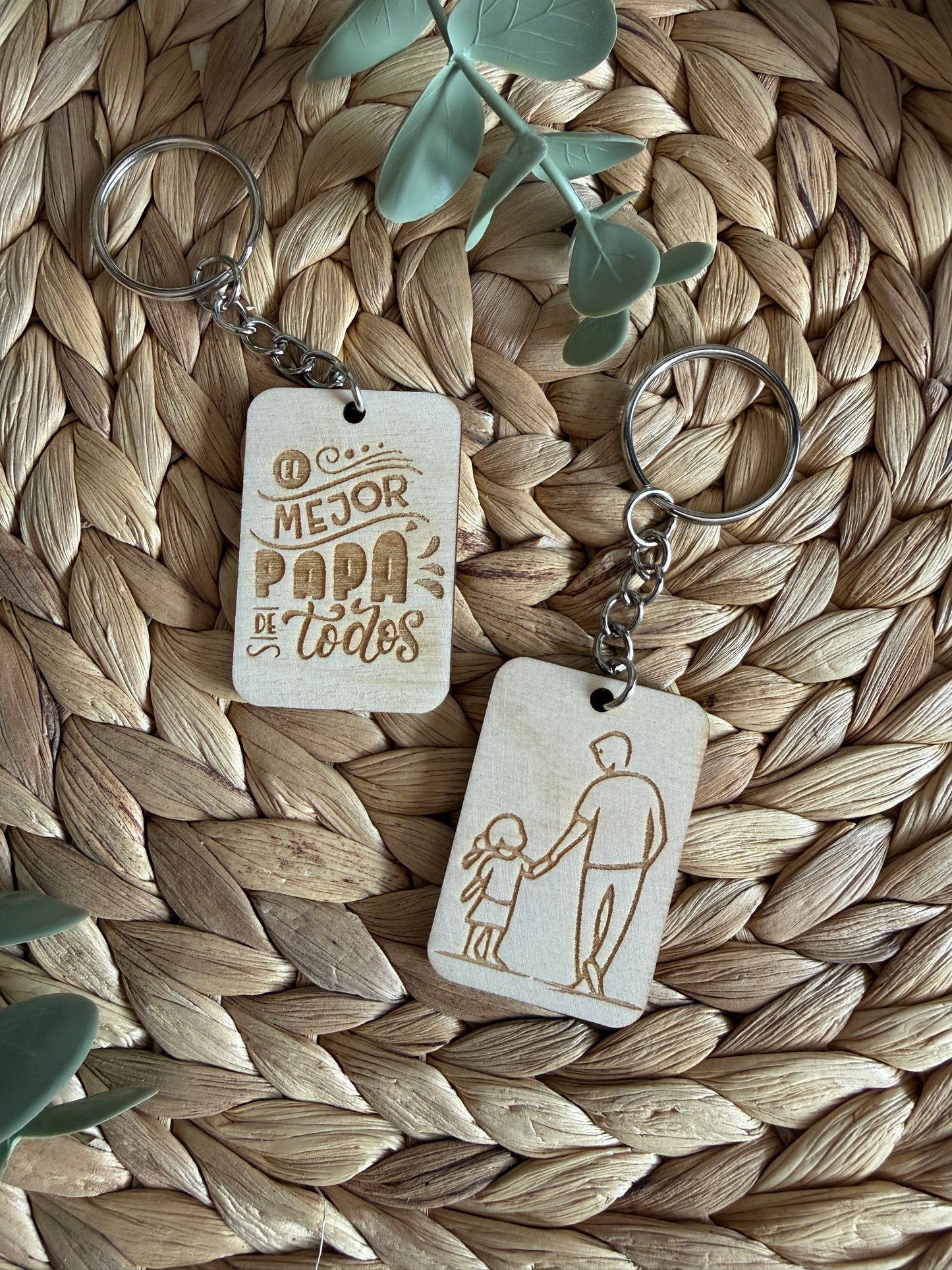 Llaveros de madera de abedul grabados – Un detalle especial para papá