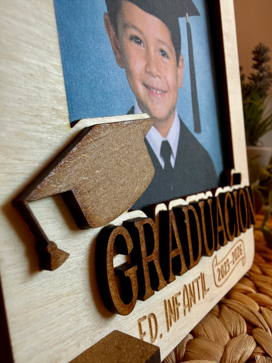 Marco de madera de abedul personalizado para graduación infantil y primaria