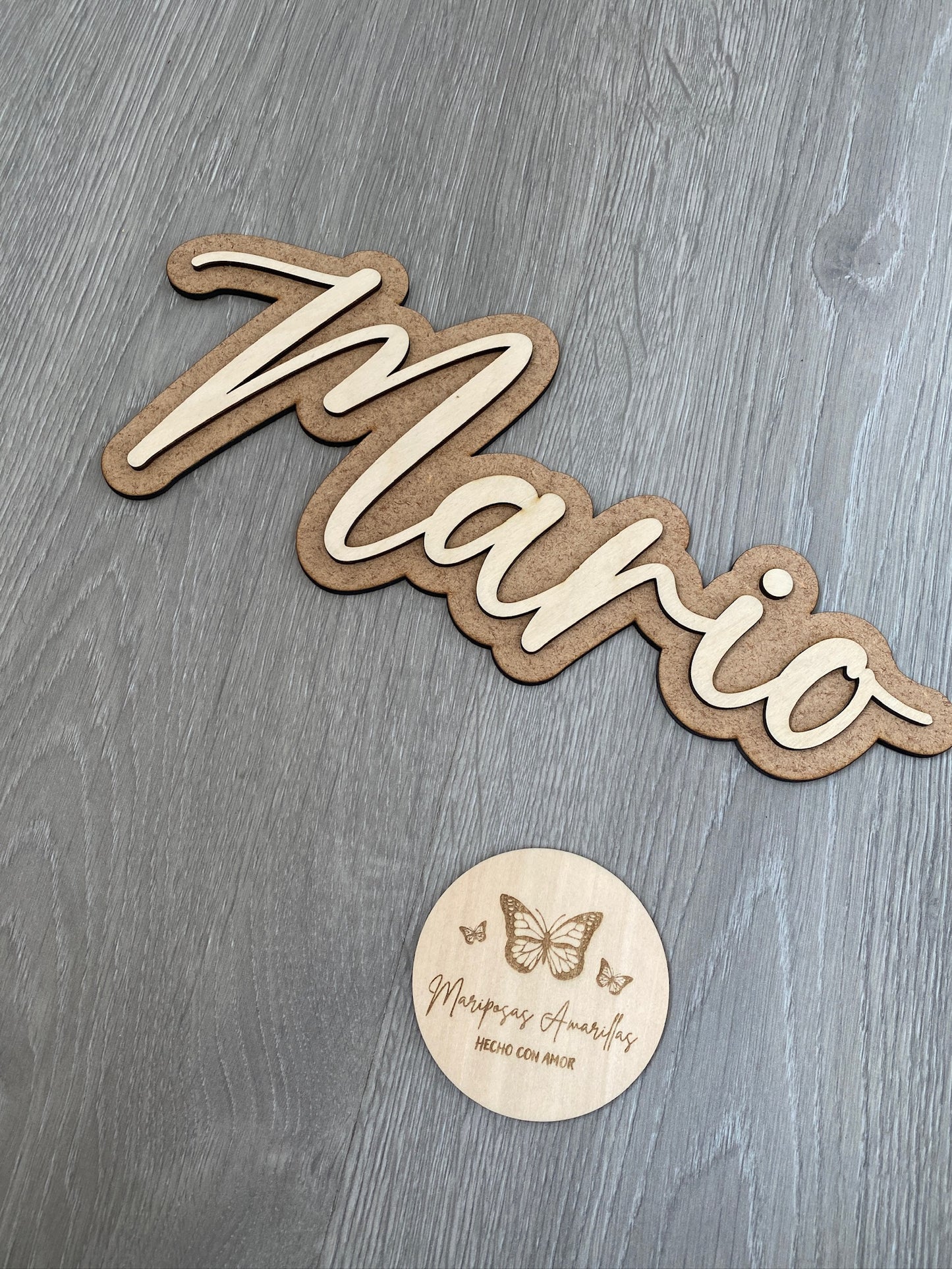Cartel de madera personalizado con nombre en relieve