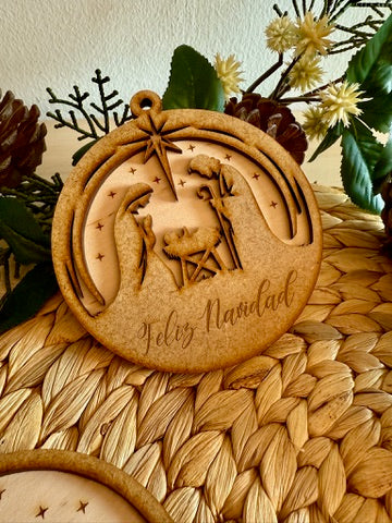 ✨ Bolas de Navidad en madera – Escenas de la Natividad