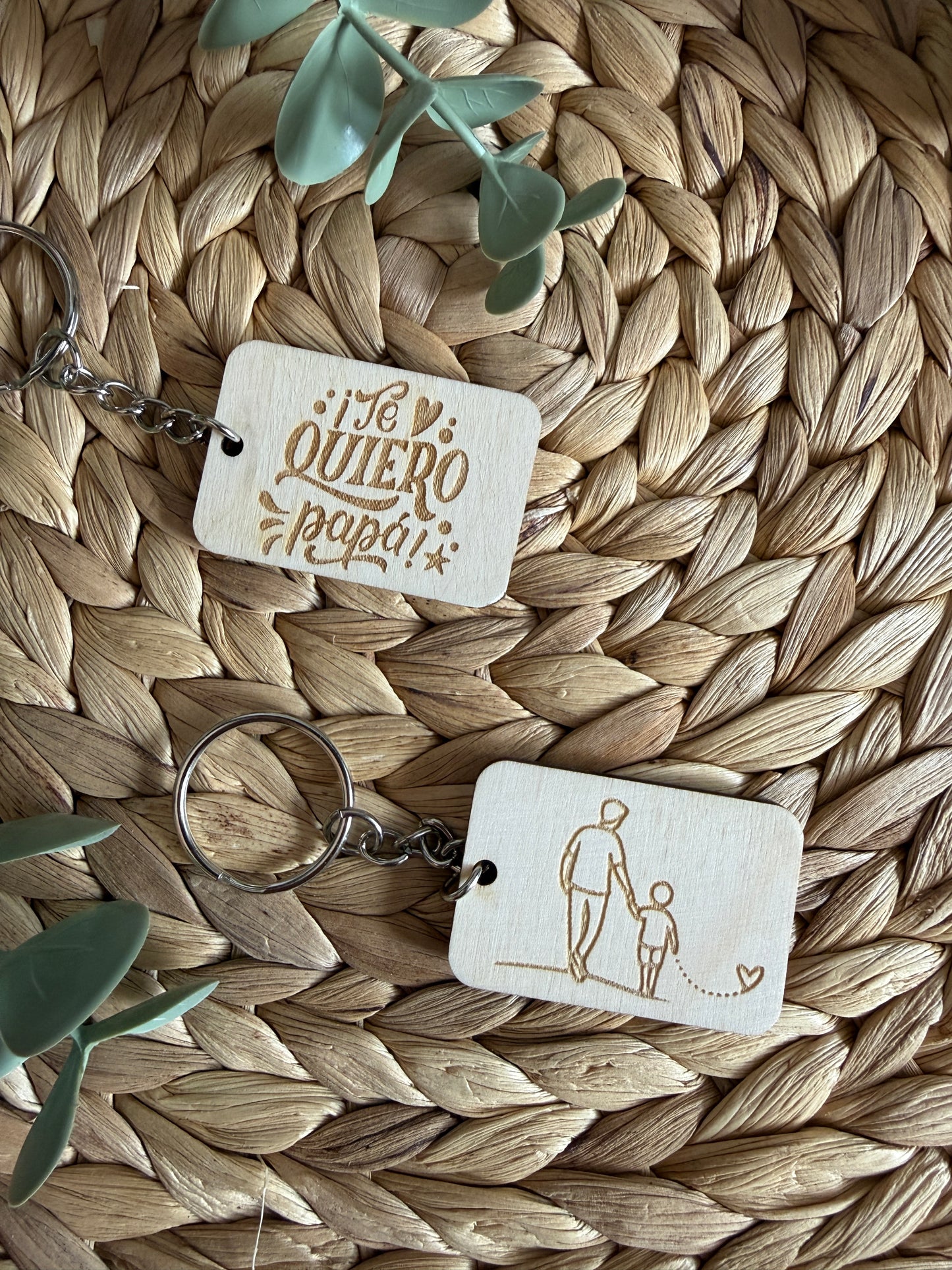 Llaveros de madera de abedul grabados – Un detalle especial para papá