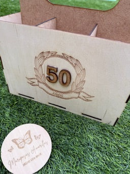 🪵 Cesta de Madera Artesanal para 6 Botellines de Cerveza – Personalizable