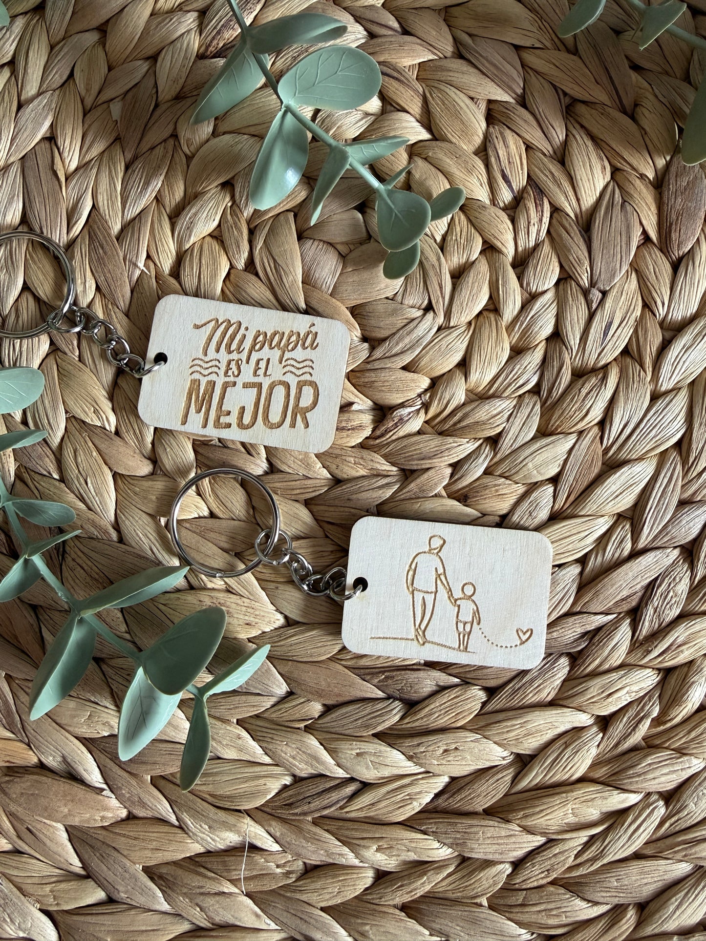 Llaveros de madera de abedul grabados – Un detalle especial para papá
