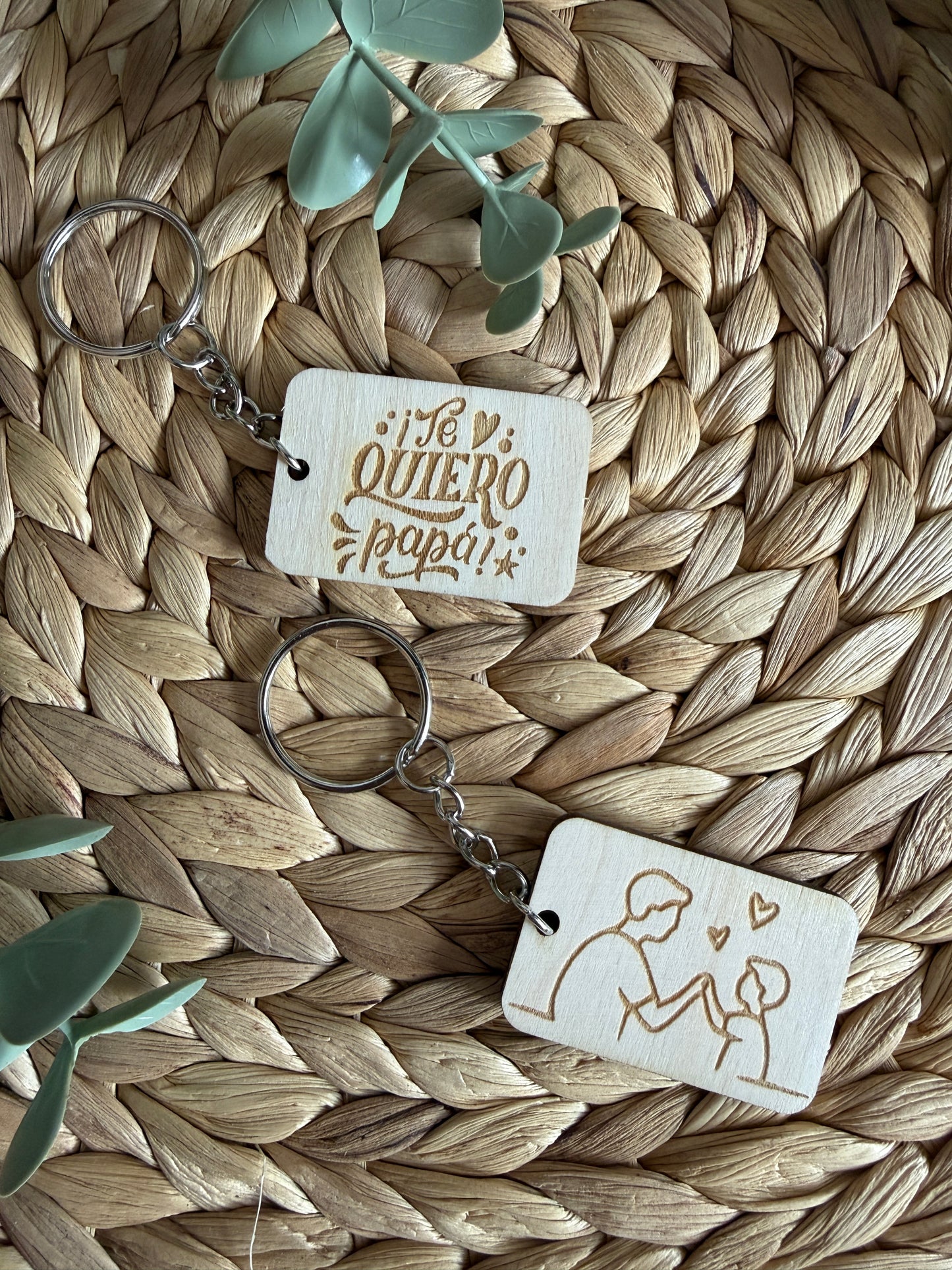 Llaveros de madera de abedul grabados – Un detalle especial para papá