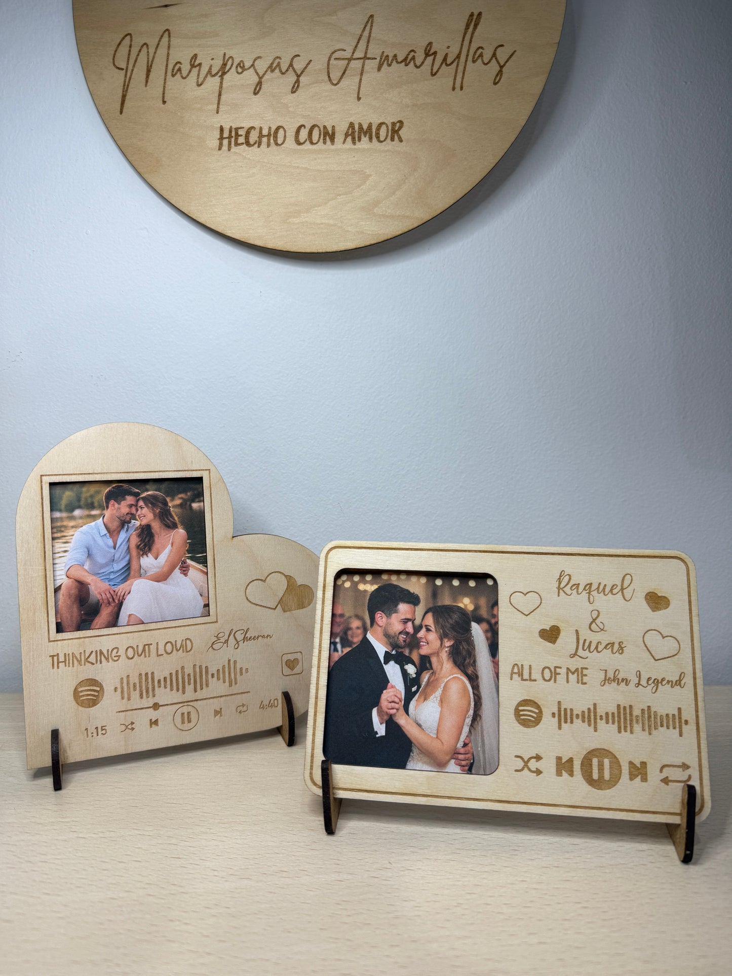 💖 Marco personalizado de madera de abedul – Un recuerdo que se escucha 🎶