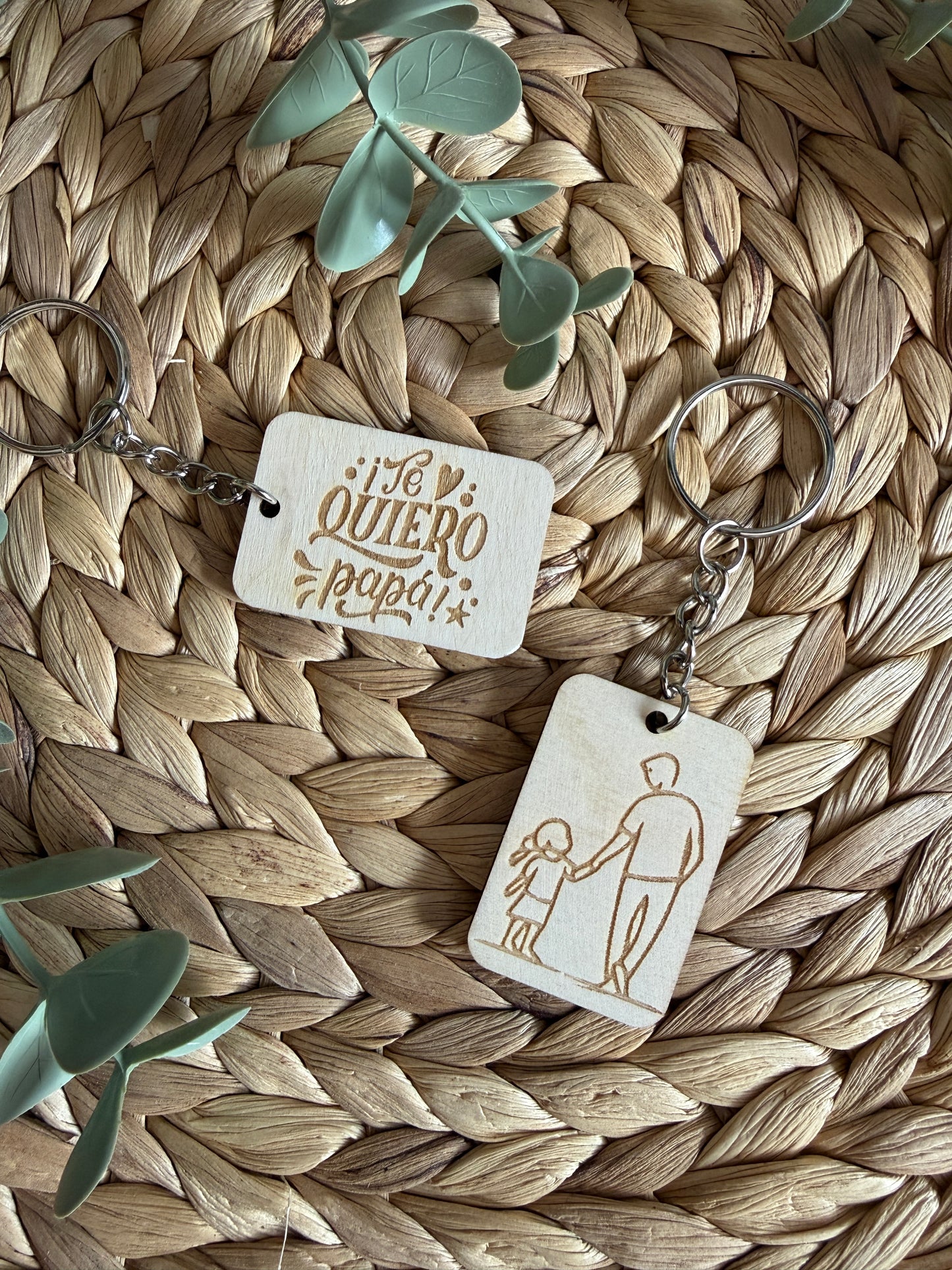 Llaveros de madera de abedul grabados – Un detalle especial para papá