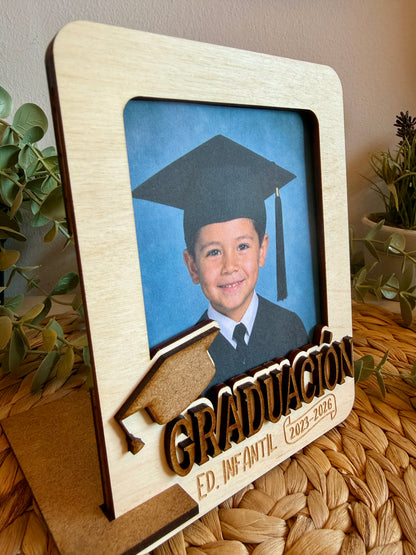 Marco de madera de abedul personalizado para graduación infantil y primaria
