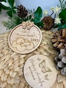 🎀 Bola de Navidad “Mi primera Navidad” personalizada en madera de abedul