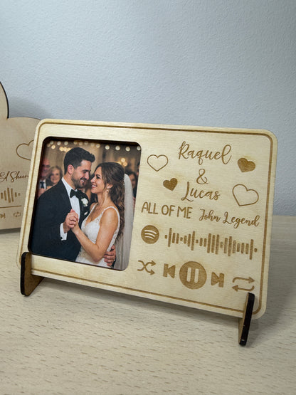 💖 Marco personalizado de madera de abedul – Un recuerdo que se escucha 🎶