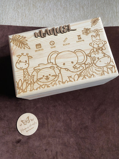 Caja natalicio de madera personalizada para bebé. Modelo safari