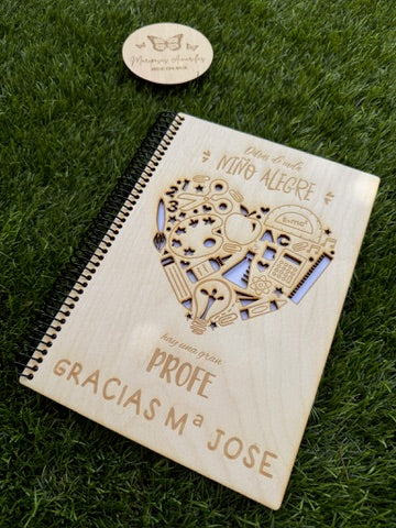 📘 Cuaderno Personalizado de Madera para Profesor/a