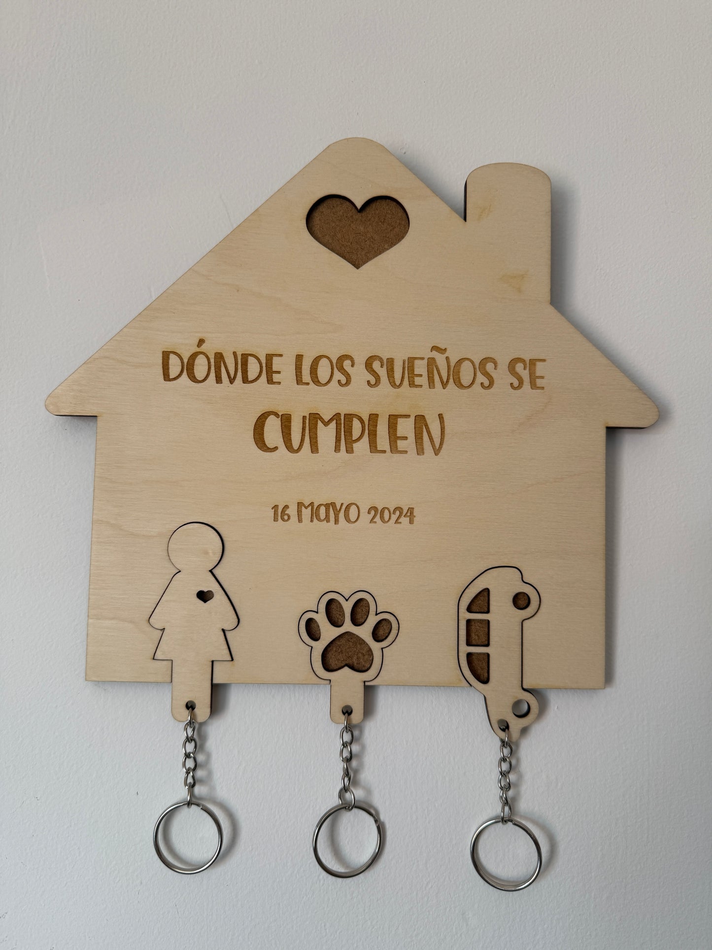 Cuelgallaves personalizado de madera de abedul – Diseño casita con llaveros encajables