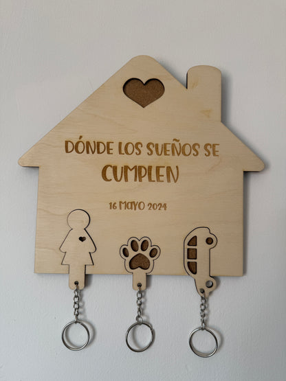 Cuelgallaves personalizado de madera de abedul – Diseño casita con llaveros encajables