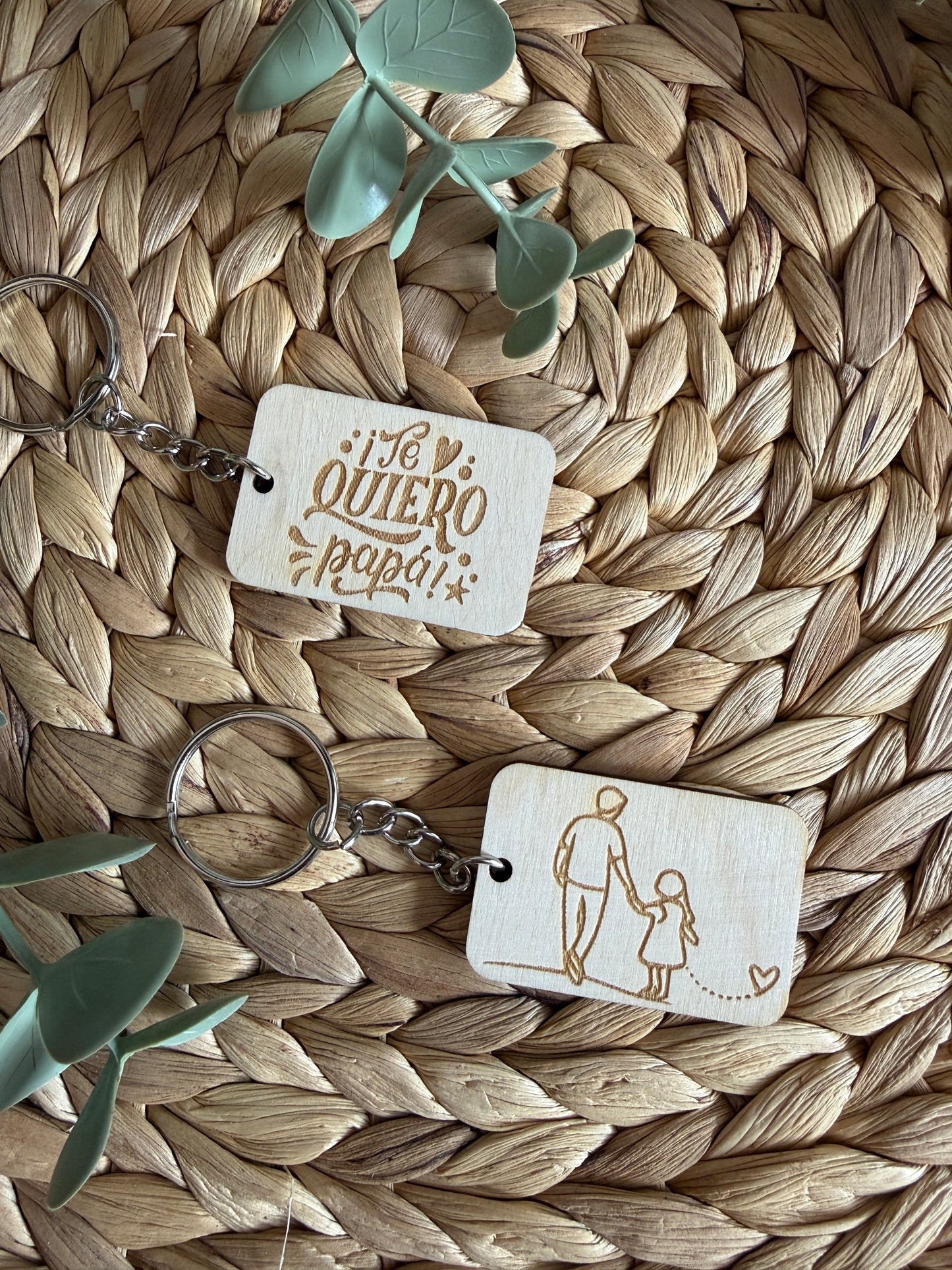 Llaveros de madera de abedul grabados – Un detalle especial para papá