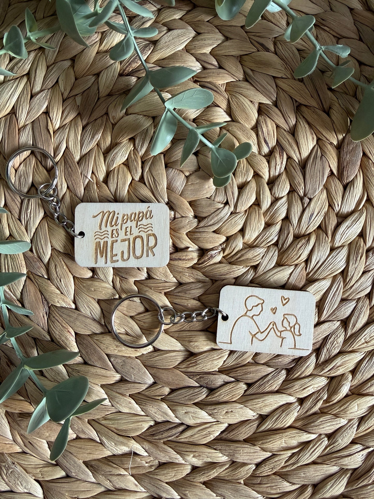 Llaveros de madera de abedul grabados – Un detalle especial para papá