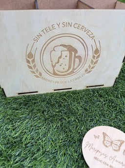 🪵 Cesta de Madera Artesanal para 6 Botellines de Cerveza – Personalizable