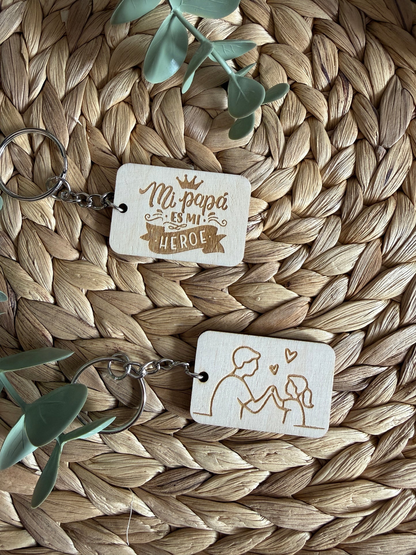 Llaveros de madera de abedul grabados – Un detalle especial para papá