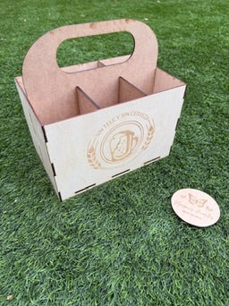 🪵 Cesta de Madera Artesanal para 6 Botellines de Cerveza – Personalizable