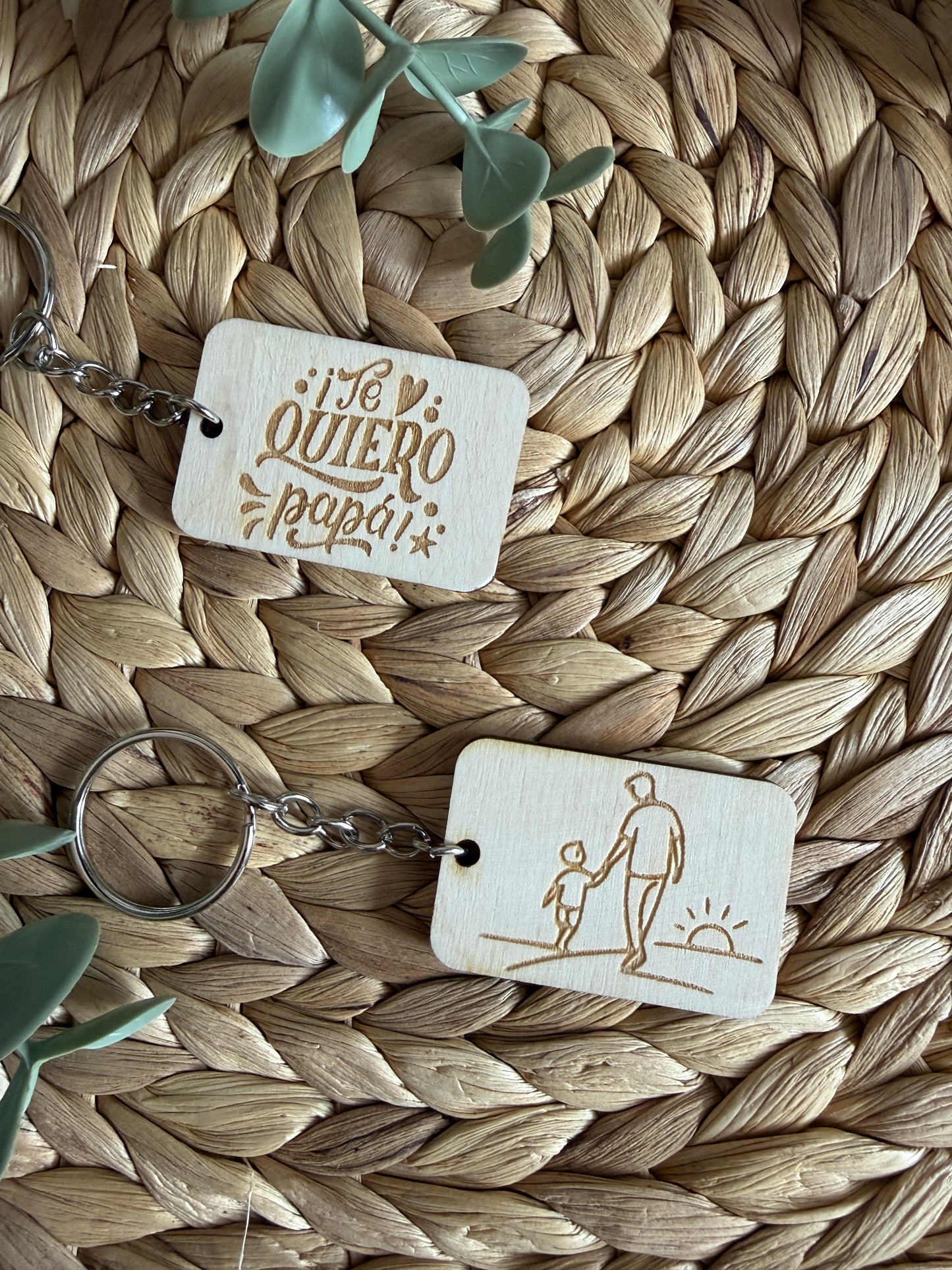 Llaveros de madera de abedul grabados – Un detalle especial para papá