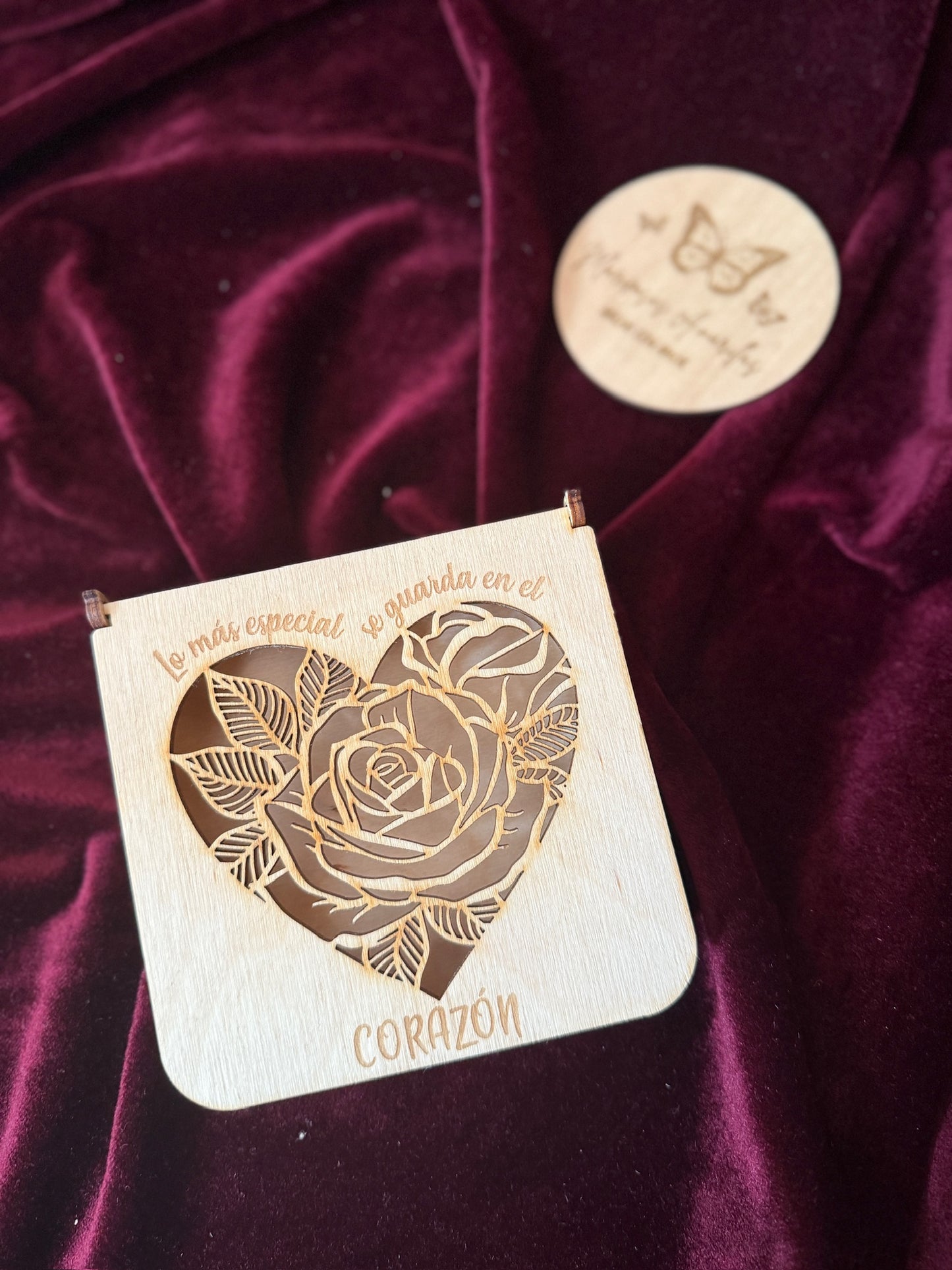 Caja joyero corazón con rosa