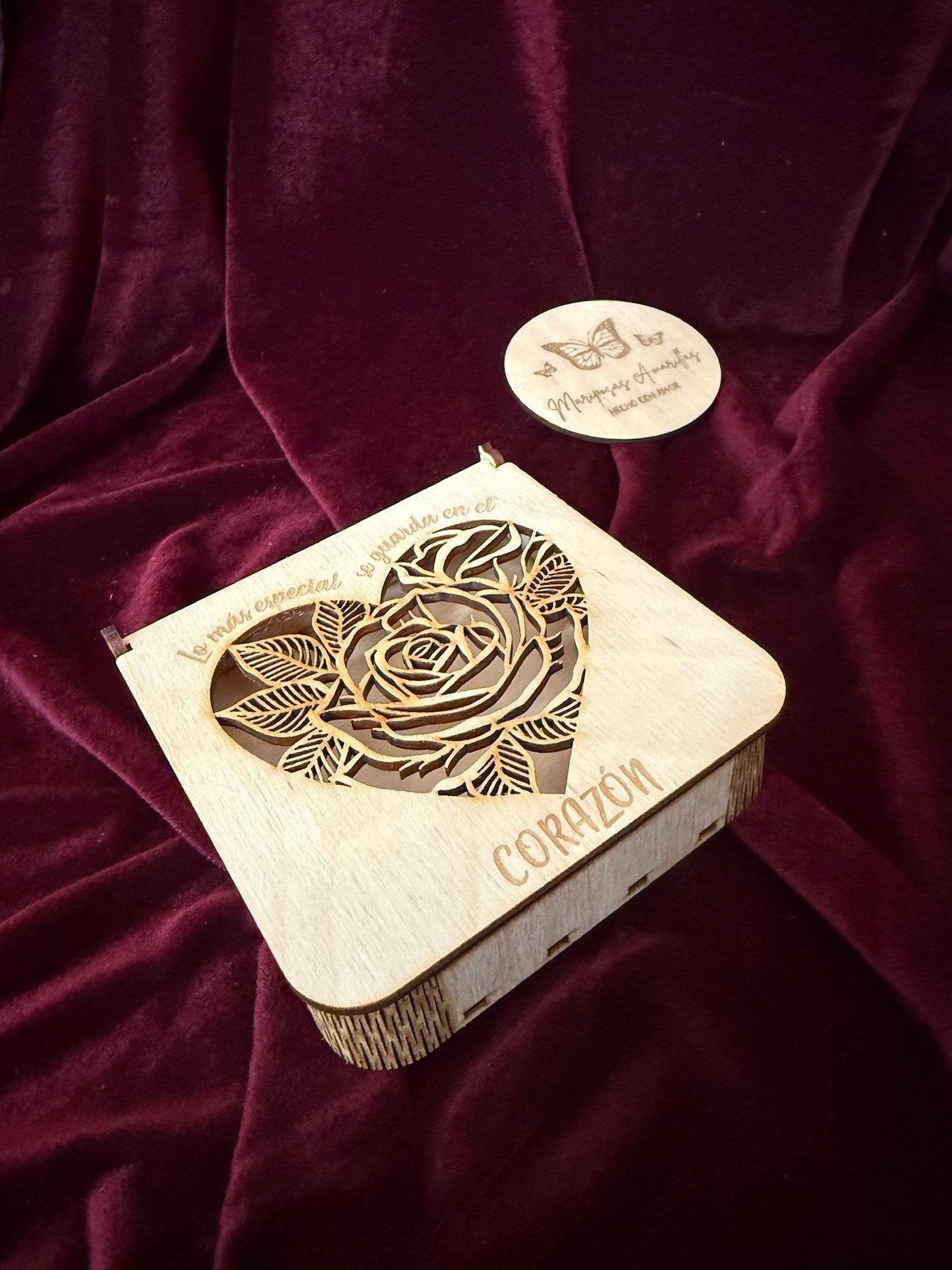 Caja joyero corazón con rosa