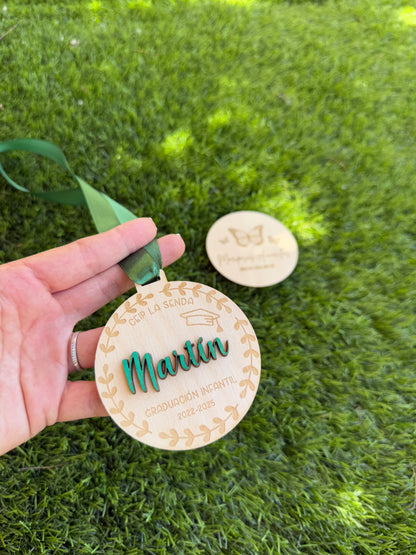 🎓 Medalla de Madera Personalizada para Graduación Escolar 🎓