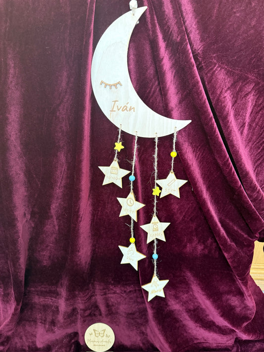 Natalicio se madera personalizado para bebé. Modelo luna
