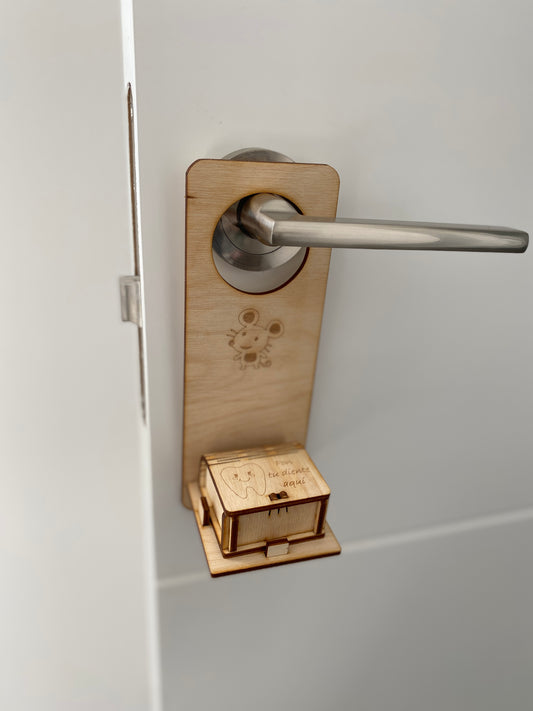 Colgador de puerta del ratón Pérez de madera