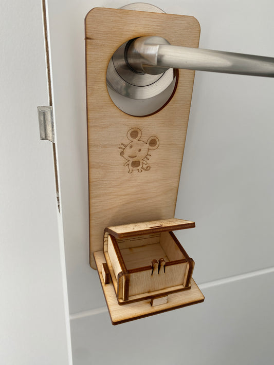 Colgador de puerta del ratón Pérez de madera