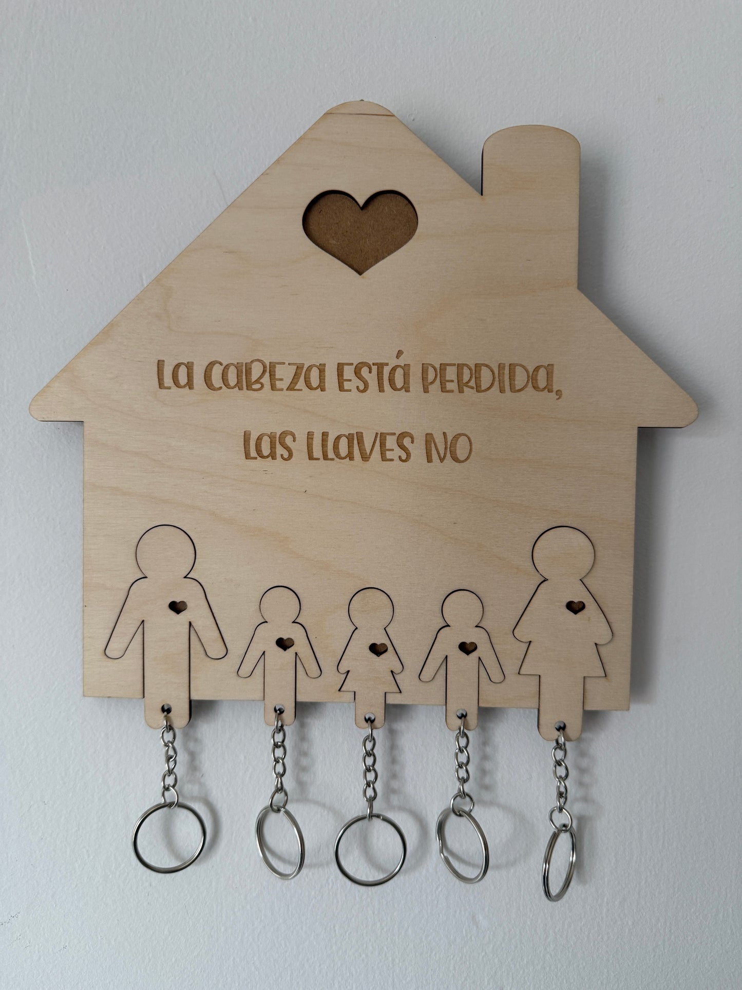 Cuelgallaves personalizado de madera de abedul – Diseño casita con llaveros encajables
