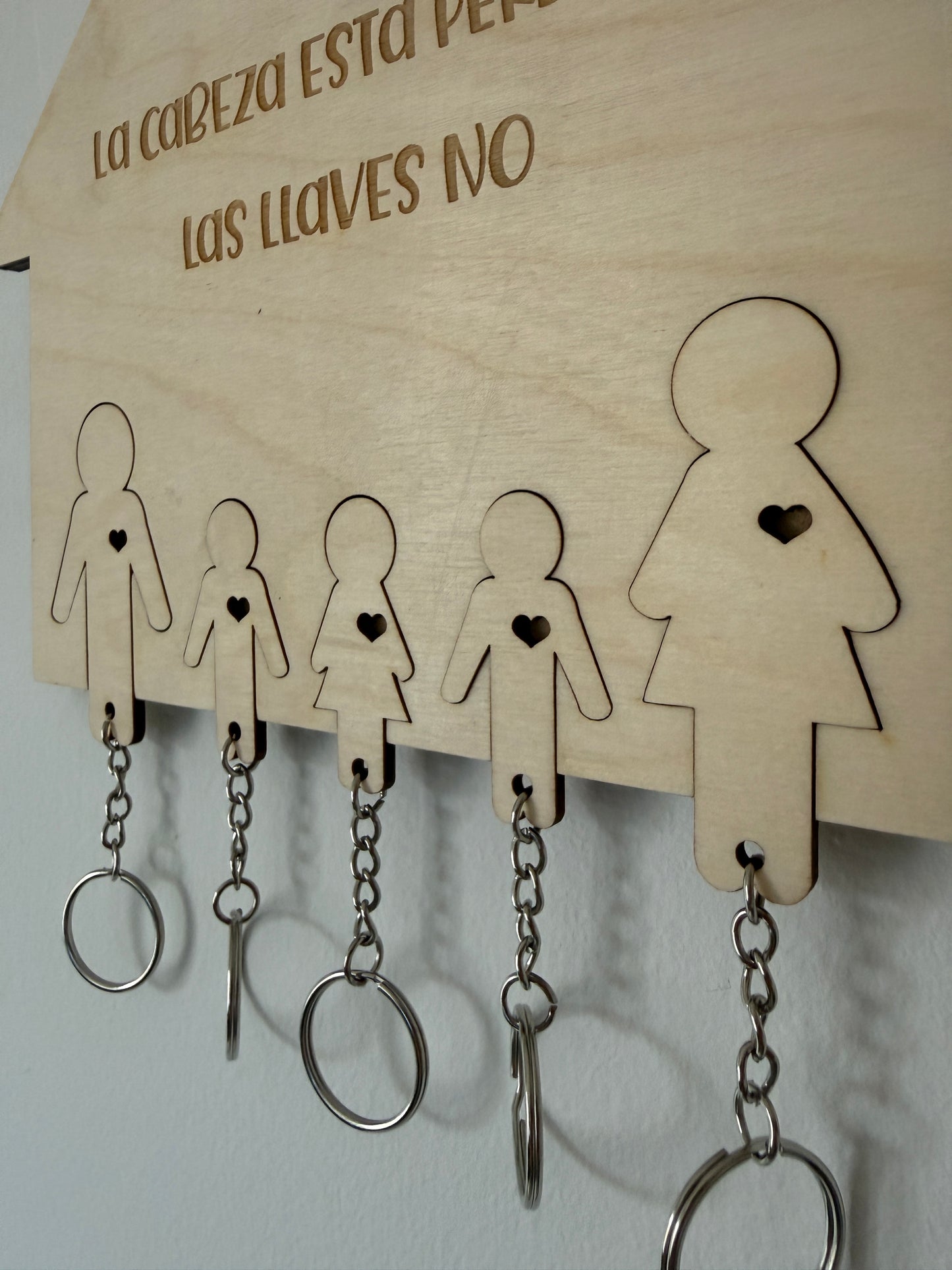 Cuelgallaves personalizado de madera de abedul – Diseño casita con llaveros encajables