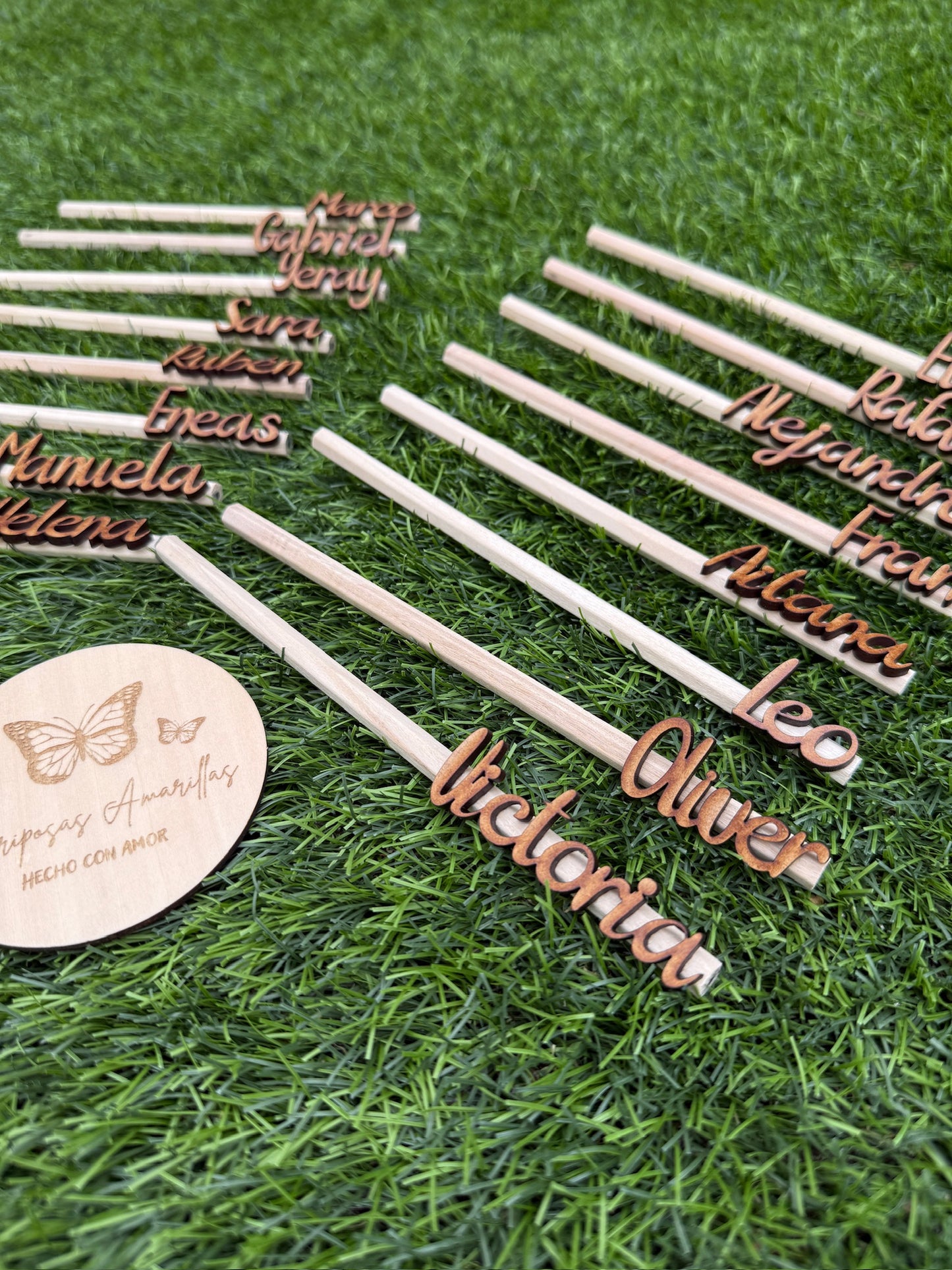 Lapiceros personalizados con nombre en madera