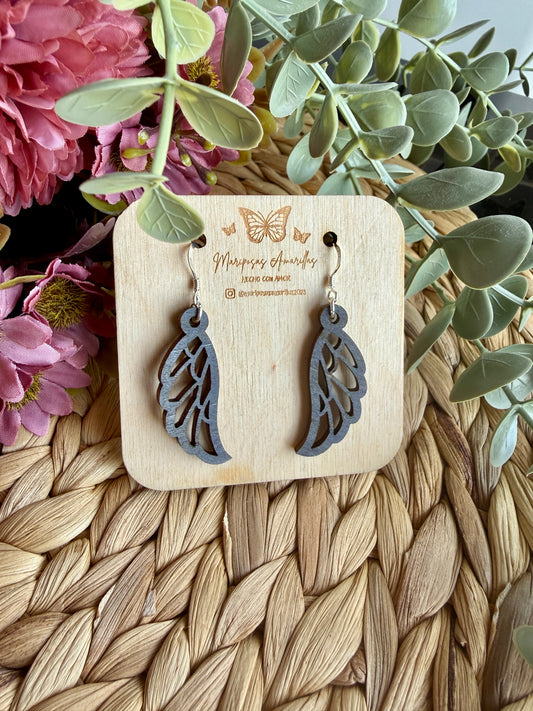 Pendientes pequeños artesanales en madera de tilo