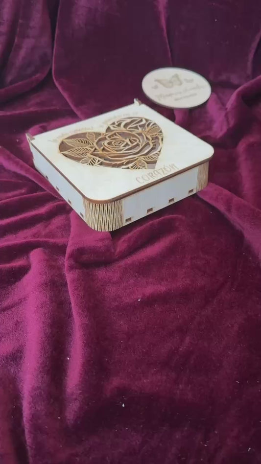 Caja joyero corazón con rosa