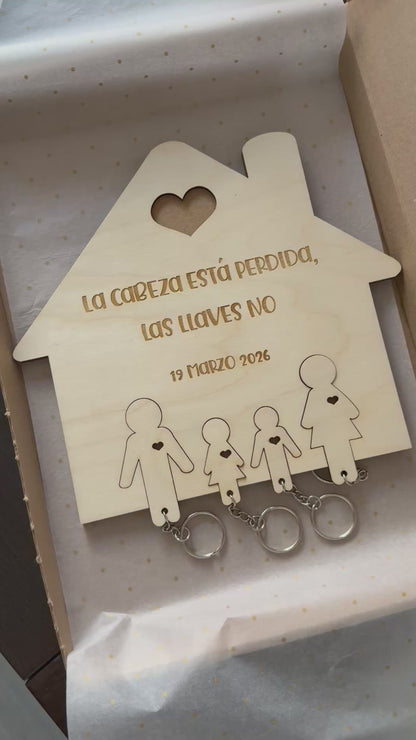 Cuelgallaves personalizado de madera de abedul – Diseño casita con llaveros encajables