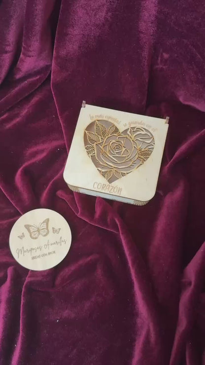 Caja joyero corazón con rosa
