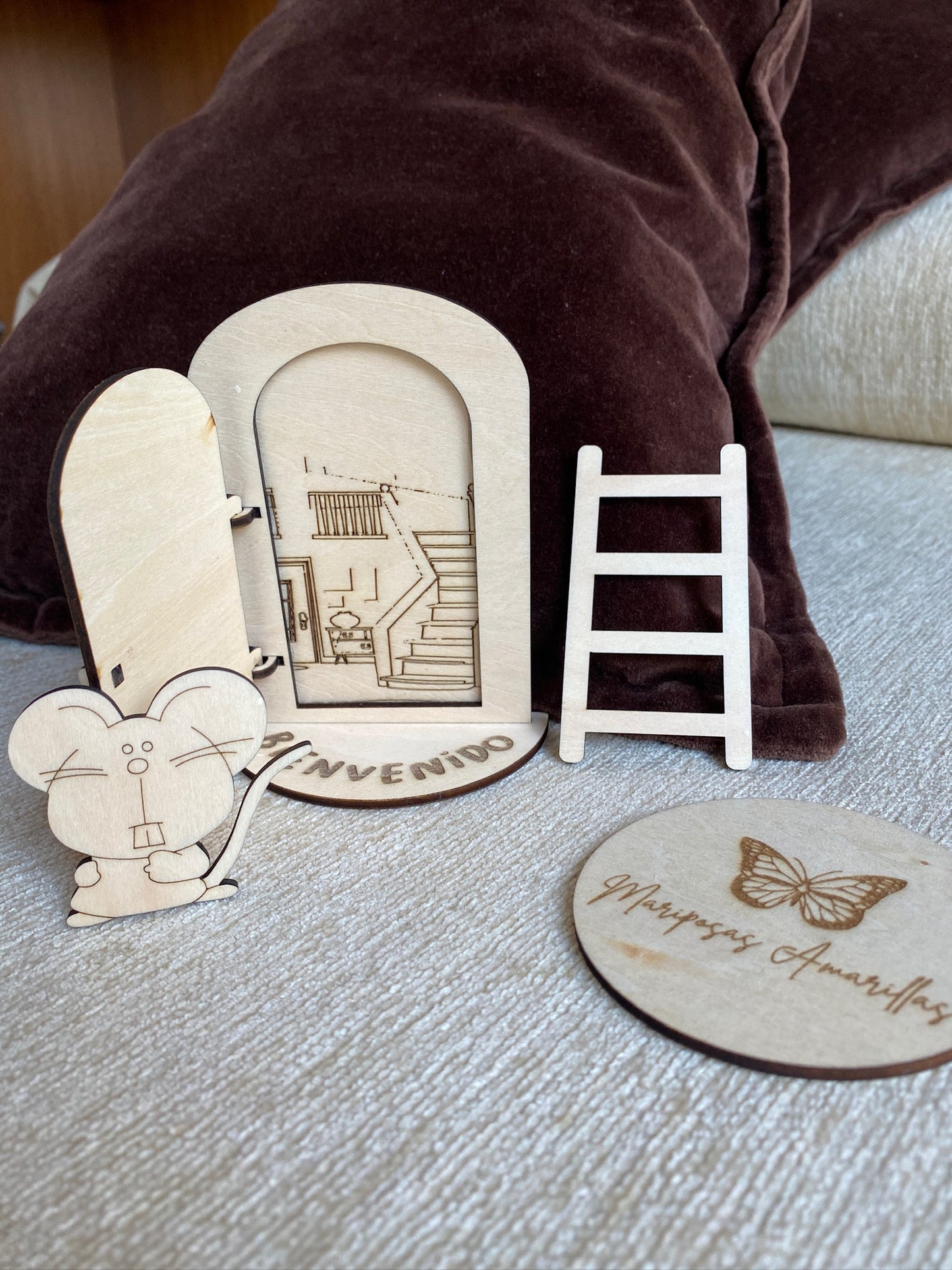 Puerta de ratón Pérez de madera